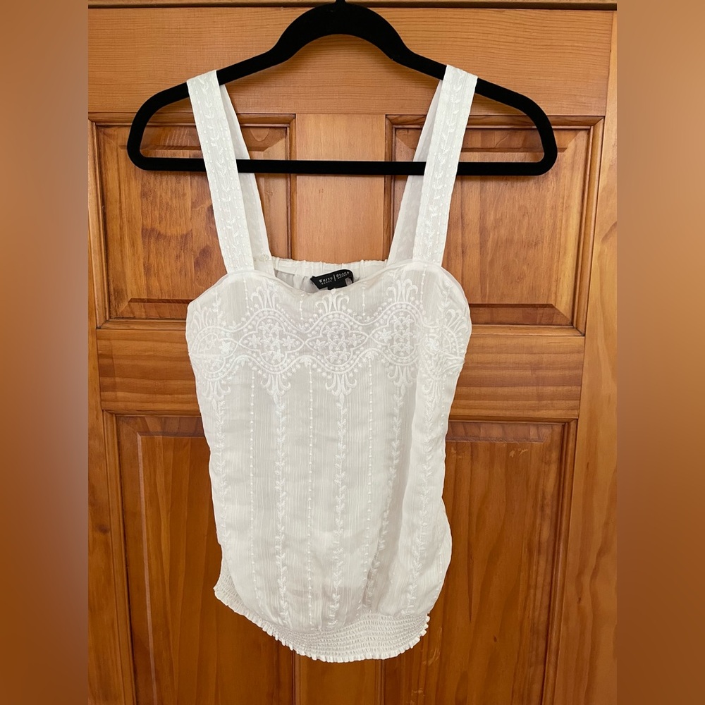 White House Black Market White Embroidered Tank Top size XS